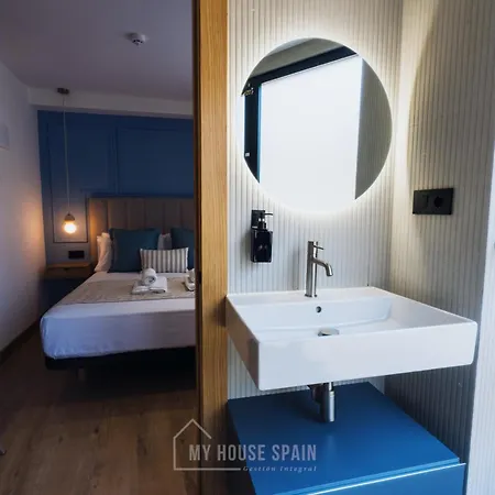 By Myhousespain ヒホン