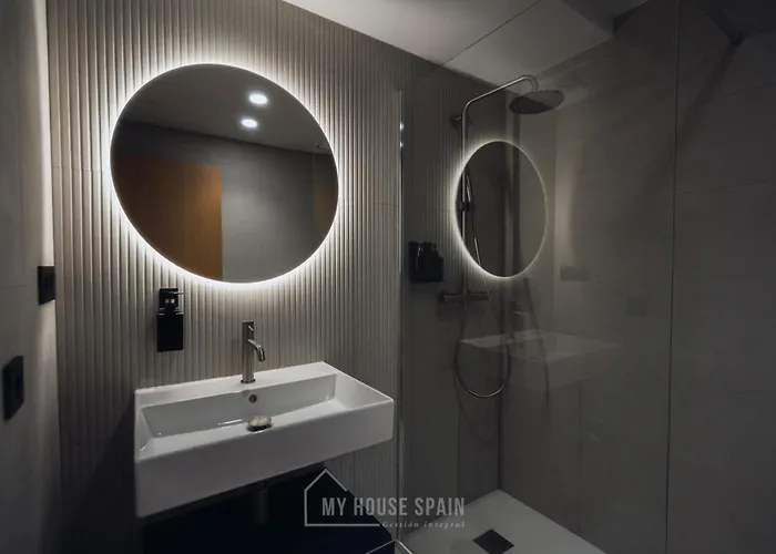 By Myhousespain מלון 2*