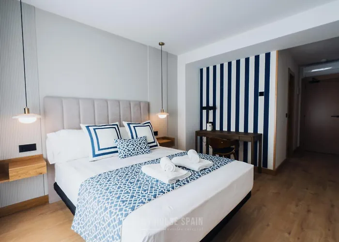 מלון By Myhousespain גיחון